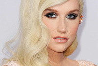 Kesha-glam-look-she-scrubs-up-well-side